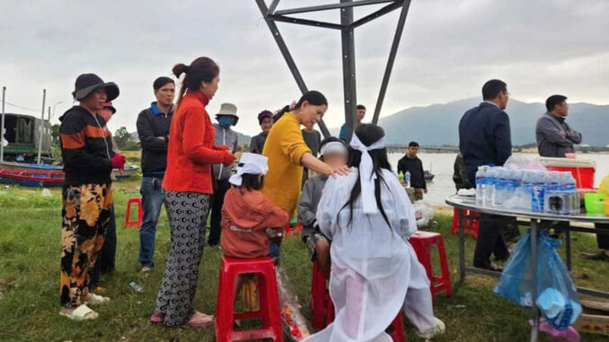 Đôi vợ chồng tử vong khi đi đánh cá: Xót cảnh 4 đứa trẻ đói khát, ngóng chờ nhưng bố mẹ mãi không về nữa Đôi vợ chồng tử vong khi đi đánh cá: Xót cảnh 4 đứa trẻ đói khát, ngóng chờ nhưng bố mẹ mãi không về nữa