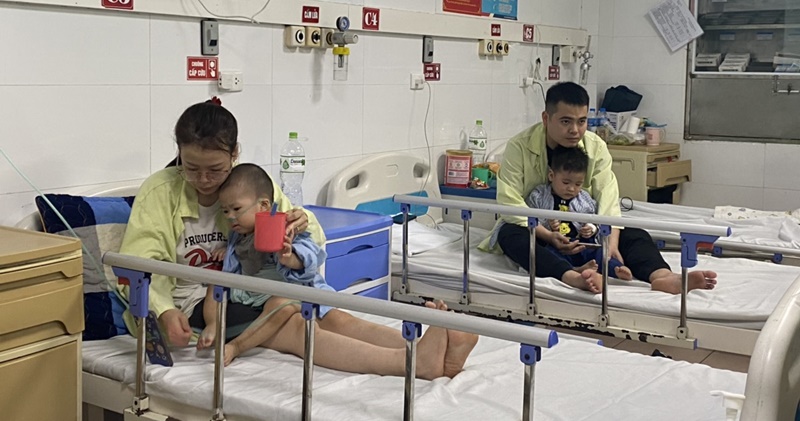 Dấu hiệu trẻ nhiễm virus RSV cần phải nhập viện, nguy cơ xảy ra trong mùa nắng nóng - Ảnh 1