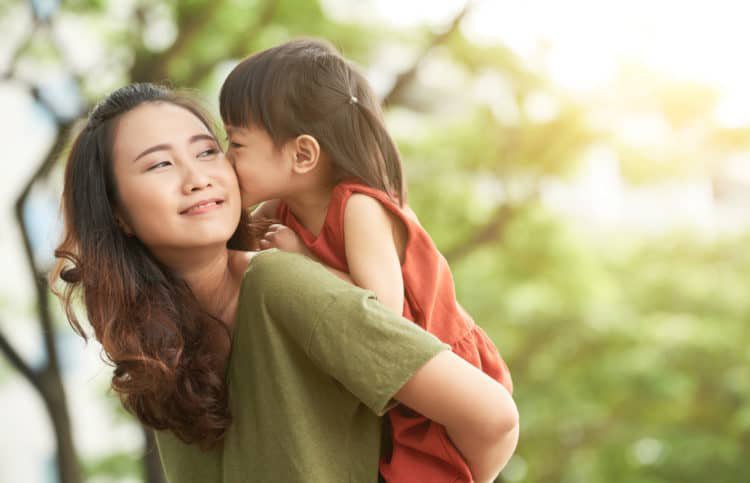 Những đứa trẻ sinh ra để "báo ân" thường có 3 đặc điểm này: Cha mẹ về già  sẽ được sống an nhàn, sung sướng