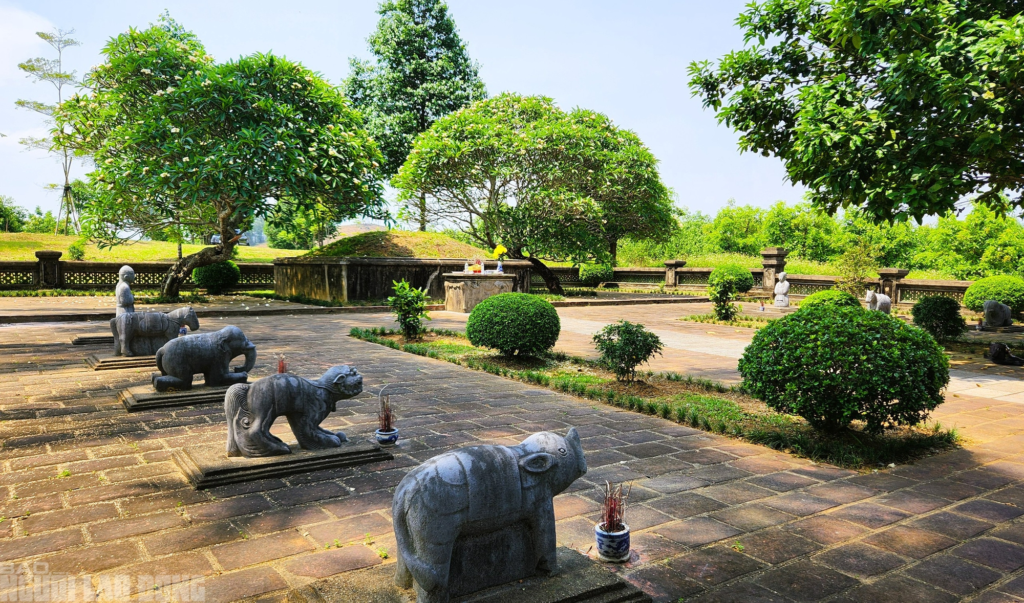 Toàn cảnh lăng mộ vua Lê Túc Tông