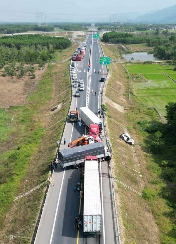 tranh luận về cao tốc 2 làn xe, không giải phân cách cứng ở việt nam hình ảnh 3 tranh luan ve cao toc 2 lan xe, khong giai phan cach cung o viet nam hinh anh 3