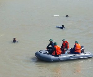 Hai chị em họ cột tay nhau nhảy sông Dinh tự tử: Nhắn tin trước cho mẹ- Ảnh 1.