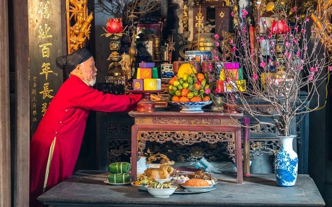 Dân Sinh - Thắp hương giờ nào và lau dọn bàn thờ thêm chút nước này thu hút tài lộc | Báo Dân trí