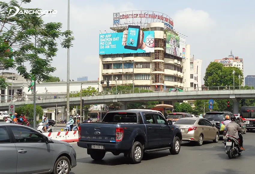 lui-mot-buoc-bien-rong-troi-cao-la-mot-luu-y-danh-cho-nguoi-moi-lai-xe-o-to-jpeg “Lùi một bước biển rộng trời cao” là một lưu ý dành cho người mới lái xe ô tô