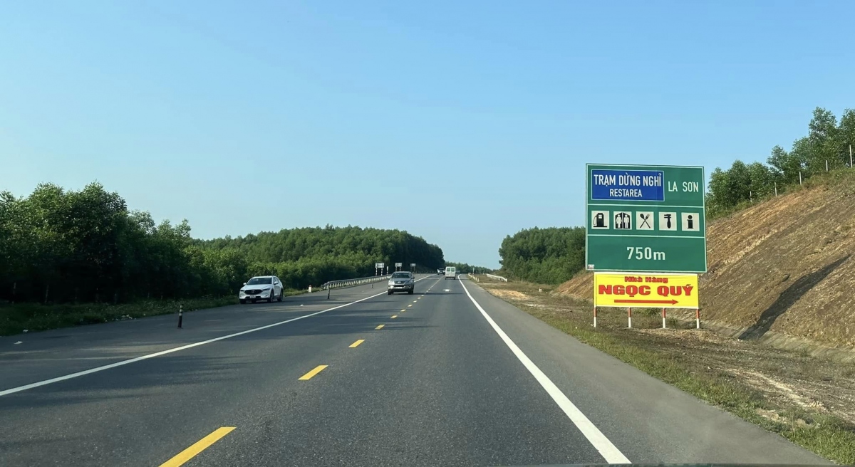 tranh luận về cao tốc 2 làn xe, không giải phân cách cứng ở việt nam hình ảnh 5 tranh luan ve cao toc 2 lan xe, khong giai phan cach cung o viet nam hinh anh 5