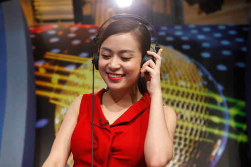 Hoàng Thùy Linh "khuấy động" Bữa trưa vui vẻ - 6