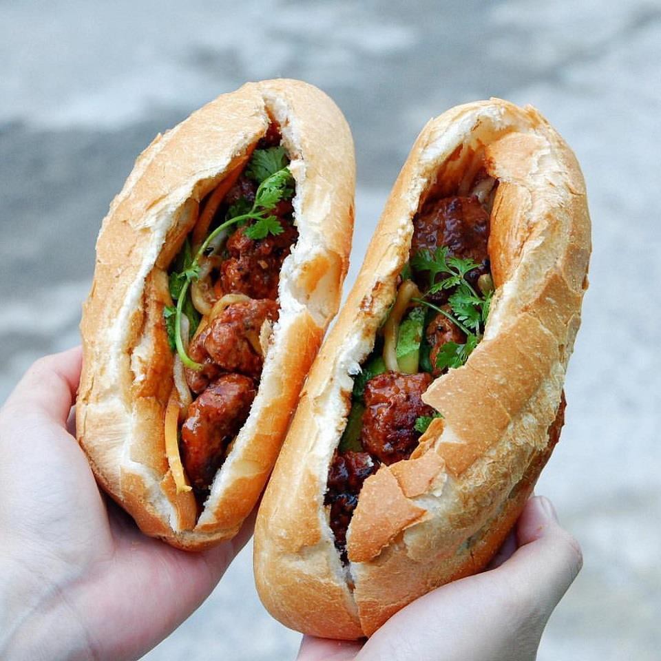 photo-1570782377276-15707823772791787813850 Bánh mì nóng giòn được tẩm “hóa chất lạ” để nở to, chín nhanh hơn khiến chuyên gia rùng mình: Ăn nhiều cẩn thận biến đổi gen, mắc ung thư - Ảnh 4.