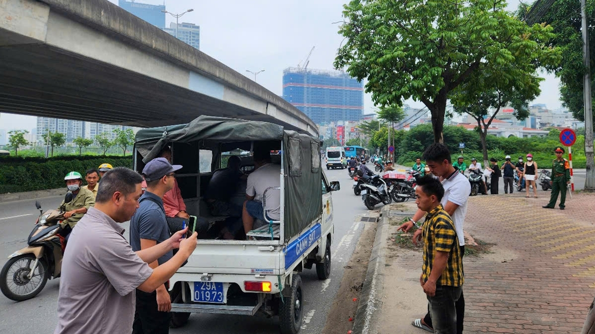 t2_0 dung lai hien truong vu lua dao gan 5 trieu dong tien taxi va xe om o ha noi hinh anh 1