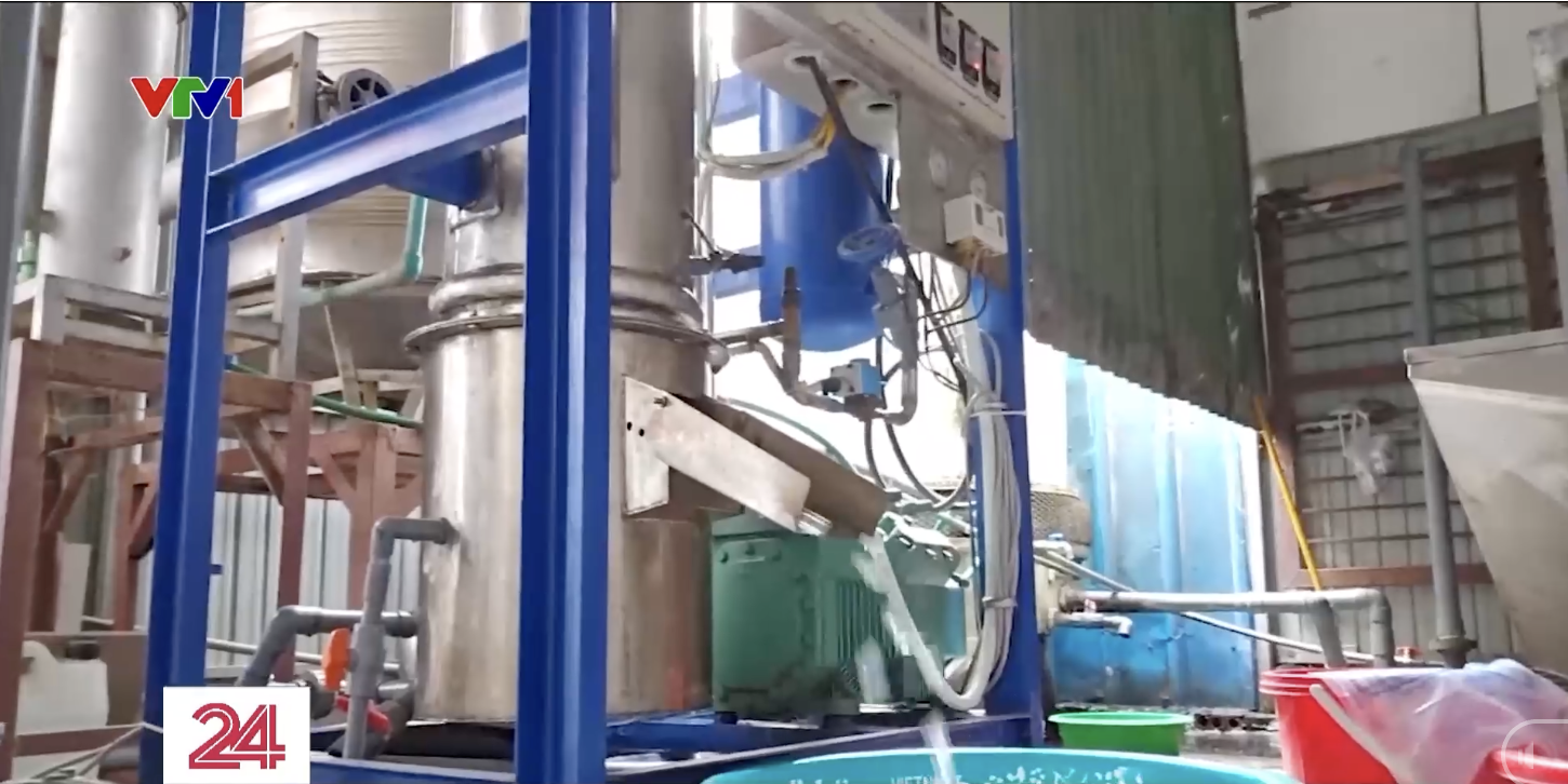 Sự thật gây sốc đằng sau những chuyến xe chở đá lạnh vào quán giải khát: Quy trình sản xuất lạnh gáy!- Ảnh 3. Sự thật gây sốc đằng sau những chuyến xe chở đá lạnh vào quán giải khát: Quy trình sản xuất lạnh gáy!- Ảnh 3.