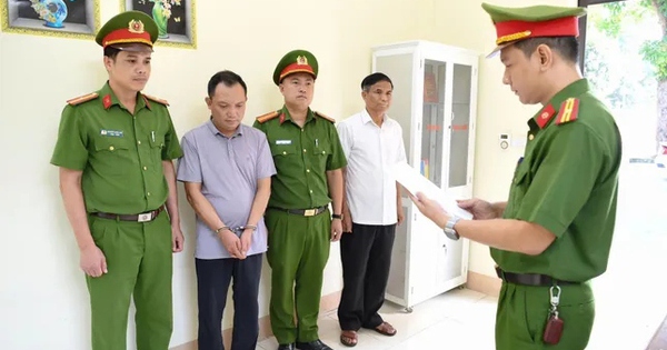 kem-chong-nang-1751464636548240333306-39-0-377-645-crop-17514647087371614978046 Bắt giám đốc Công ty Athena sản xuất kem chống nắng, mỹ phẩm giả