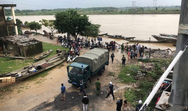 Chồng hoảng loạn kêu cứu khi vợ xuống xe rồi bất ngờ nhảy xuống sông Thạch Hãn