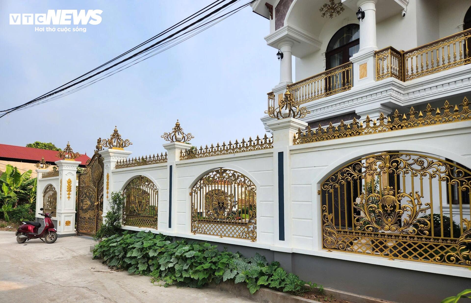 Biệt thự của 'ông trùm' 38 tuổi cầm đầu đường dây lừa đảo hơn 2.000 tỷ đồng - 5