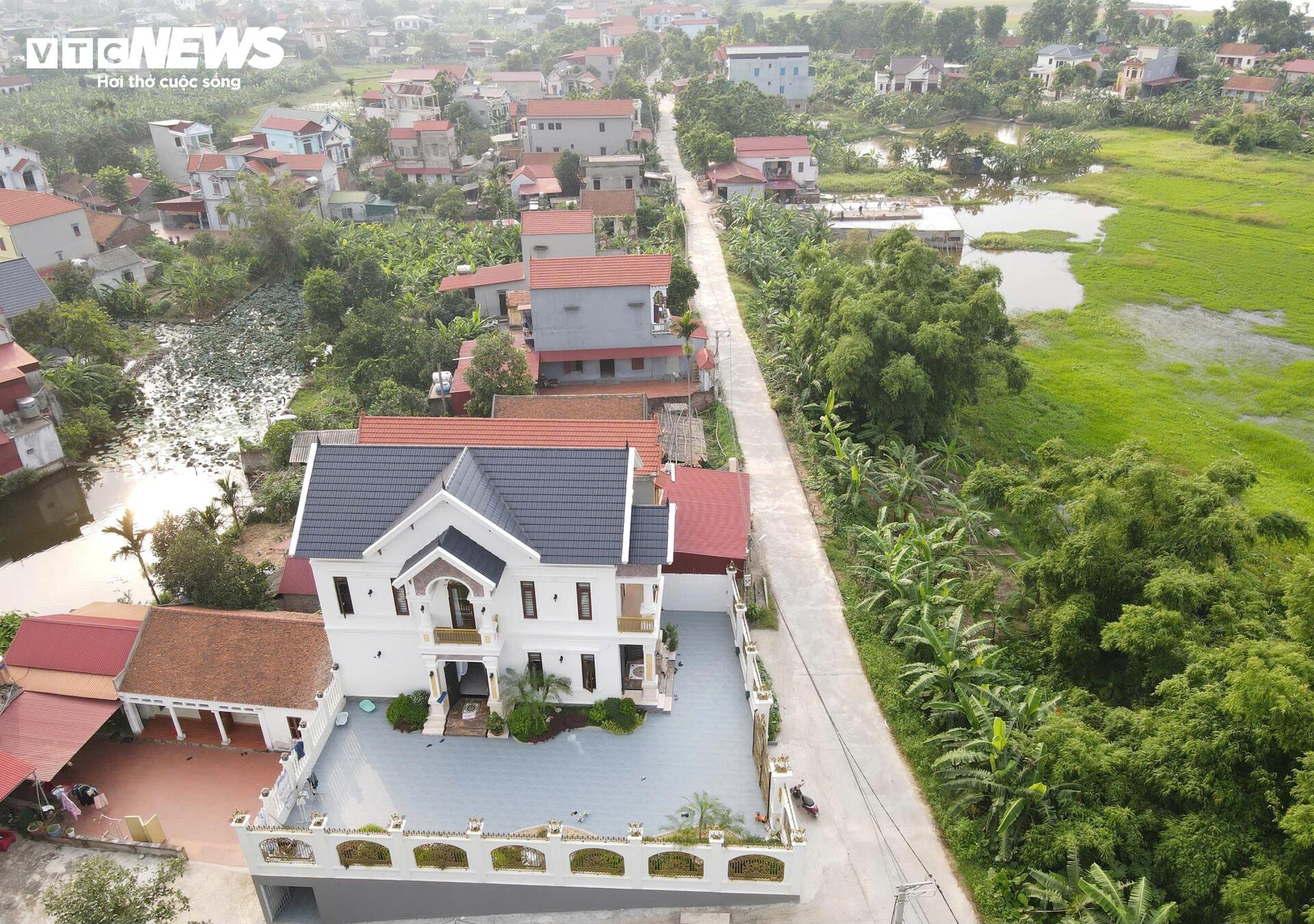 Biệt thự của 'ông trùm' 38 tuổi cầm đầu đường dây lừa đảo hơn 2.000 tỷ đồng - 8