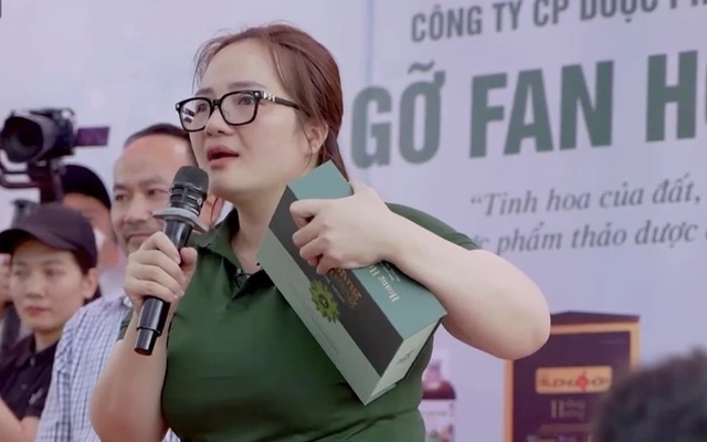 Rải tiền, tặng ô tô, khoe có 4 nhà máy, tuyên bố bỏ 100 tỷ mua công thức thuốc xương khớp: Doanh nhân Hoàng Hường thực sự giàu đến đâu?- Ảnh 1. Rải tiền, tặng ô tô, khoe có 4 nhà máy, tuyên bố bỏ 100 tỷ mua công thức thuốc xương khớp: Doanh nhân Hoàng Hường thực sự giàu đến đâu?- Ảnh 1.