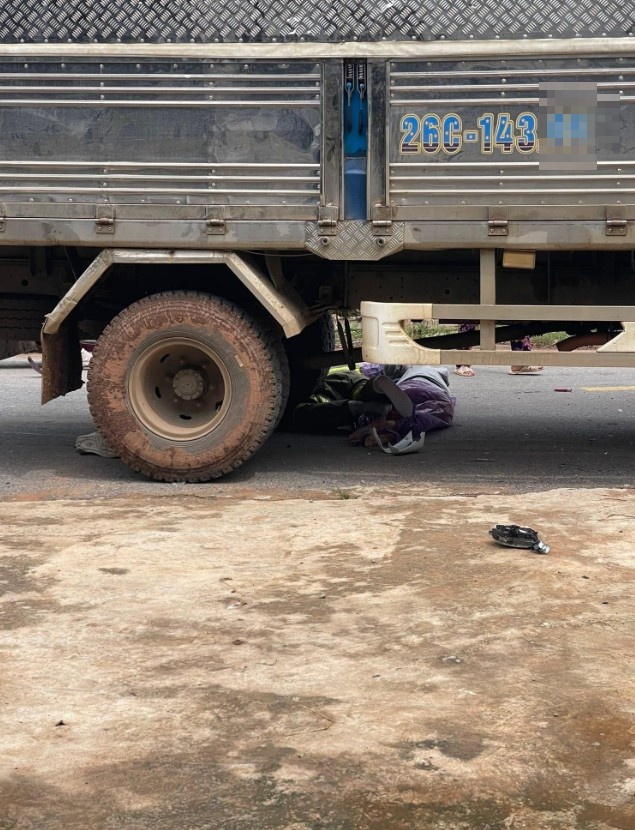 xot-xa-vu-2-em-hoc-sinh-o-ha-noi-tu-vong-do-va-cham-voi-xe-tai-1-em-vua-thi-xong-tot-nghiep-thpt-6