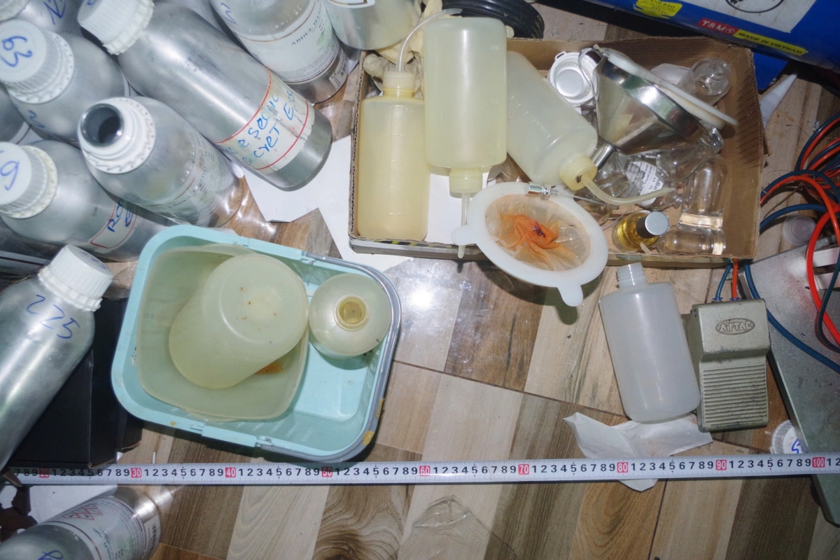 lat tay cong nghe san xuat nuoc hoa gia made in dubai... bang may danh trung hinh anh 2