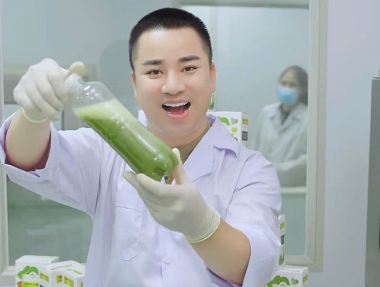 Hữu Công quảng cáo bột rau detox trên mạng xã hội.