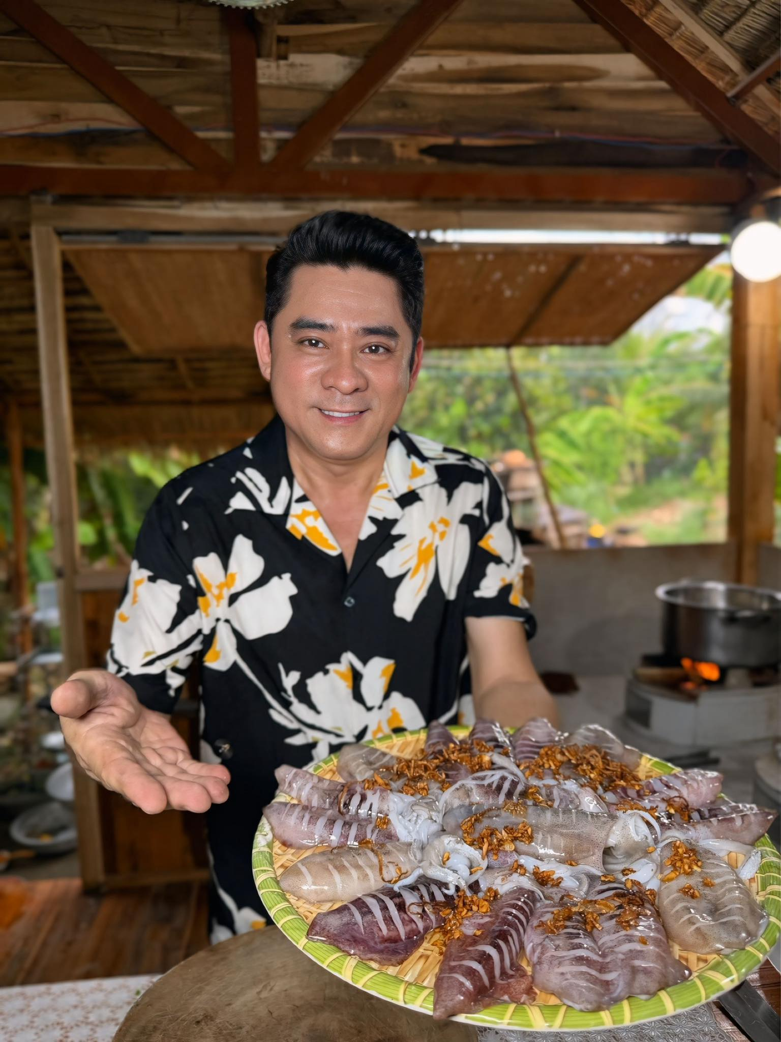Tài tử 57 tuổi Huỳnh Anh Tuấn bị đột quỵ khi đang đi quay, tạm thời không xuất hiện trên MXH- Ảnh 2.