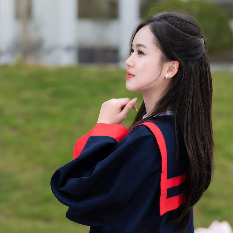 Nữ thủ khoa 17 tuổi đạt 30 điểm tuyệt đối visual như "nàng thơ", mặc áo 60 triệu, nhìn giá bộ sưu tập túi hiệu càng choáng - 8