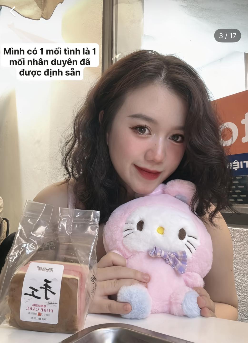 Có thể là hình ảnh về 1 người, đậu phụ và văn bản