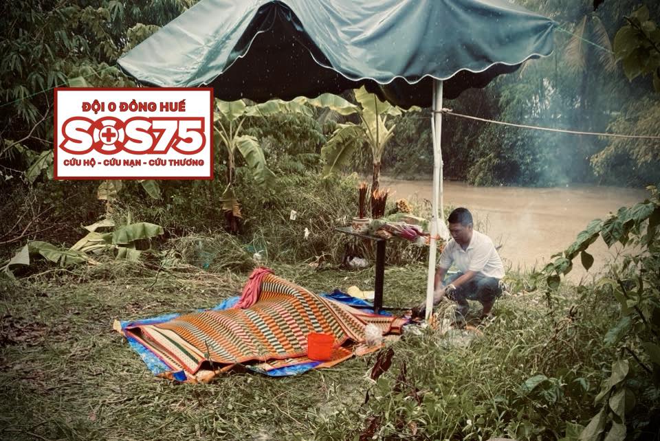 Đã tìm thấy thi thể người vợ mất tích khi chạy lũ cùng chồng ở Huế, hoàn cảnh khiến nhiều người xót xa- Ảnh 1.