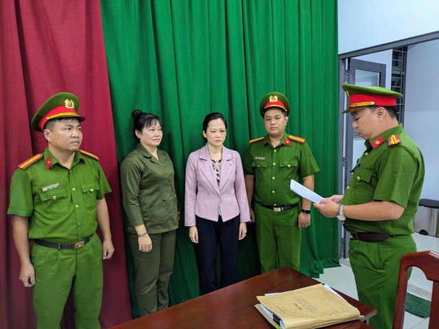 Công an TP.HCM tạm giữ hình sự bác sĩ nha khoa Tuyết Chinh đánh khách hàng- Ảnh 1.