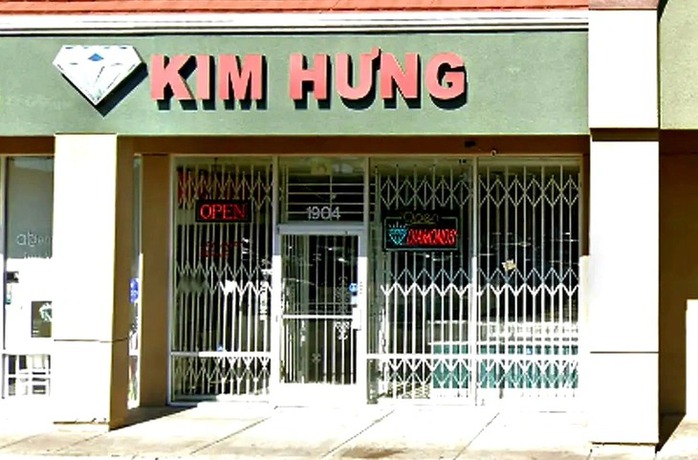 Tiệm vàng Kim Hưng ở California - Mỹ bị cướp táo tợn- Ảnh 1.