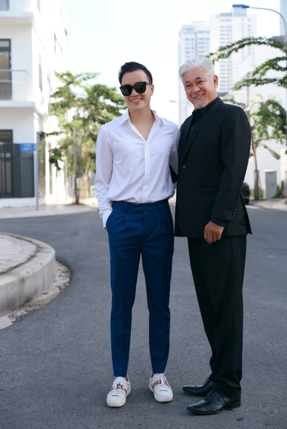 Cuộc hội ngộ của bố - con Hải Nam (do Lương Mạnh Hải thủ vai) trong "Bỗng dưng muốn khóc" tại đám cưới Minh Hằng