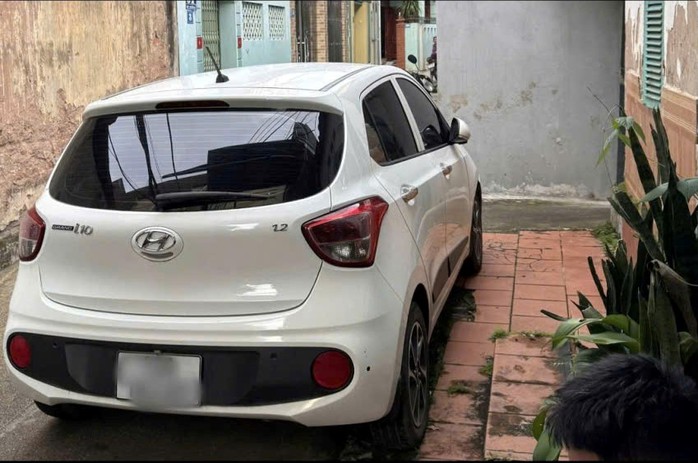 Xôn xao video clip người phụ nữ lớn tiếng khi bị nhắc đậu ô tô chắn lối đi- Ảnh 1. Xôn xao video clip người phụ nữ lớn tiếng khi bị nhắc đậu ô tô chắn lối đi- Ảnh 1.