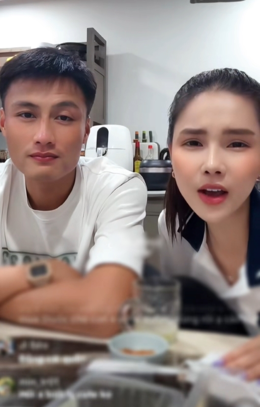 Vợ chồng Mạc Hồng Quân - Kỳ Hân bỗng gọi tên Ly Kute, đọc thẳng từ