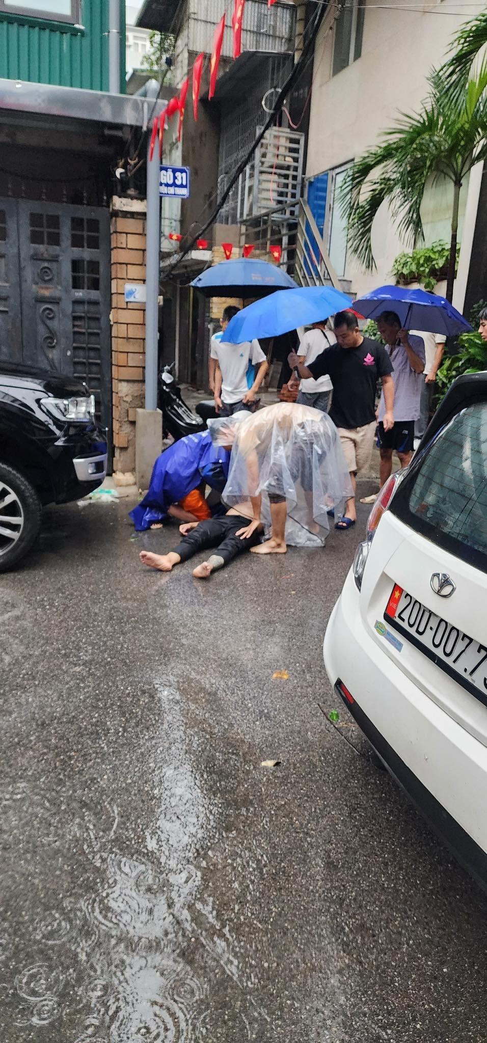 556636534_1468956601257197_1543883546446750154_n Có thể là hình ảnh về 5 người và đường phố