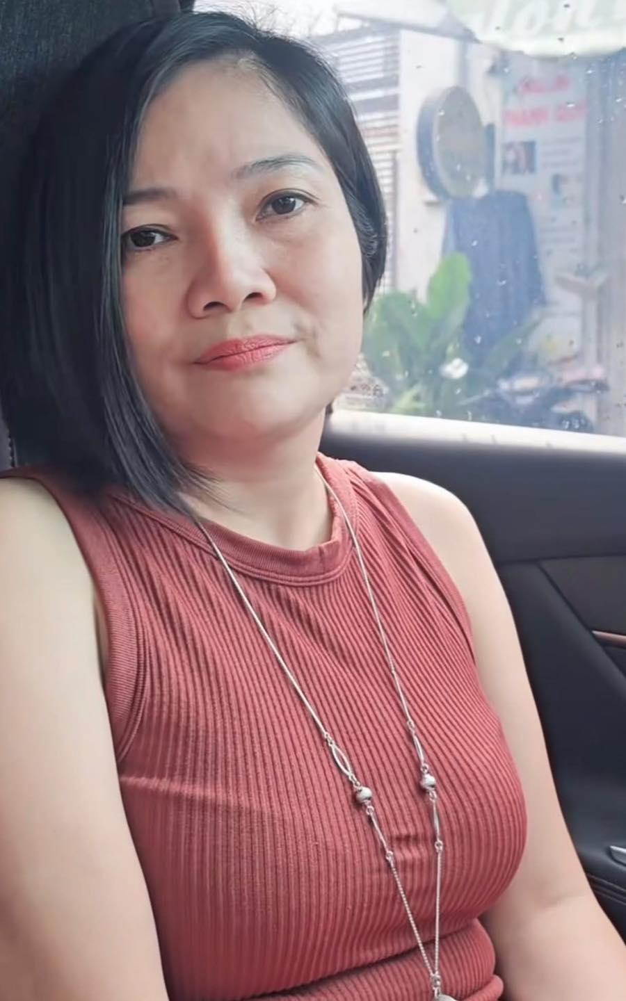 Có thể là hình ảnh về 1 người và đang cười