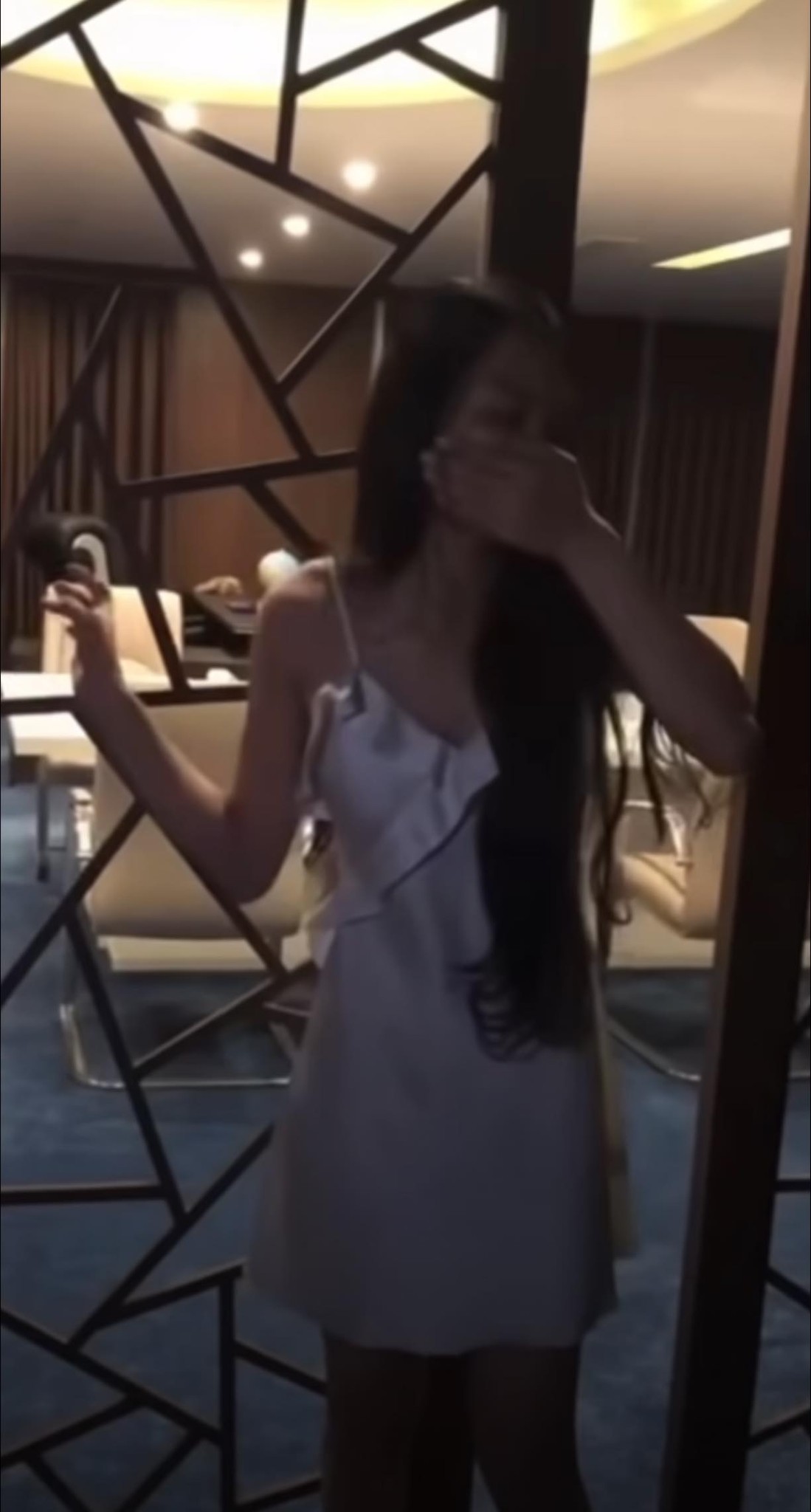 Có thể là hình ảnh về 1 người và đang cười