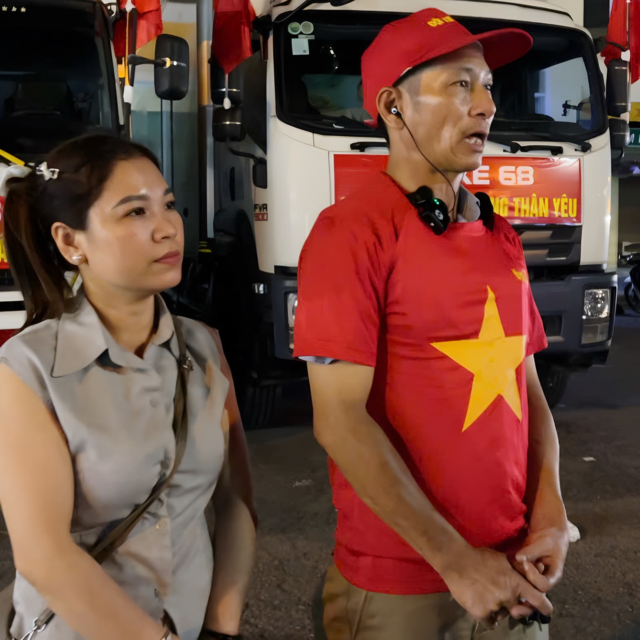 Có thể là hình ảnh về 2 người và văn bản cho biết 'KE KE68 68 G-THÂNYÊU YÊU'