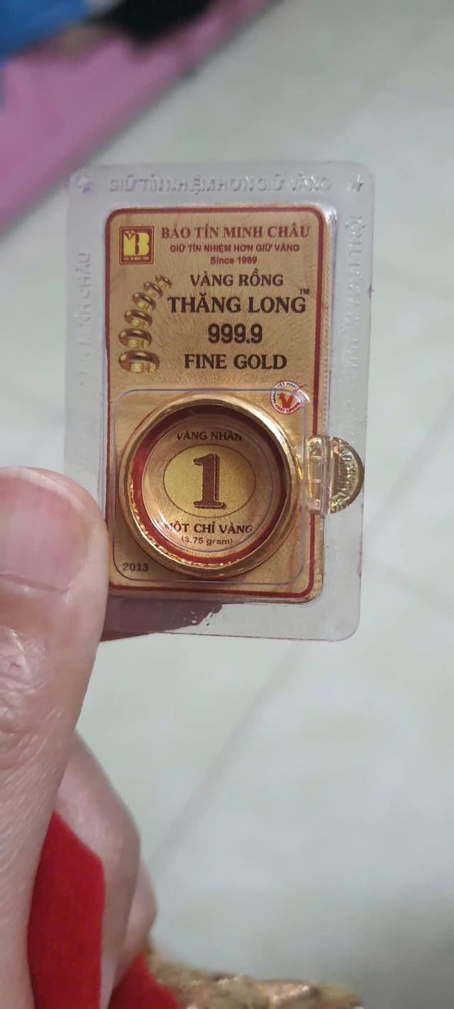 Có thể là hình ảnh về tiền và văn bản