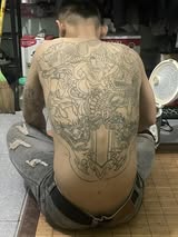 Có thể là hình minh họa về một hoặc nhiều người và henna