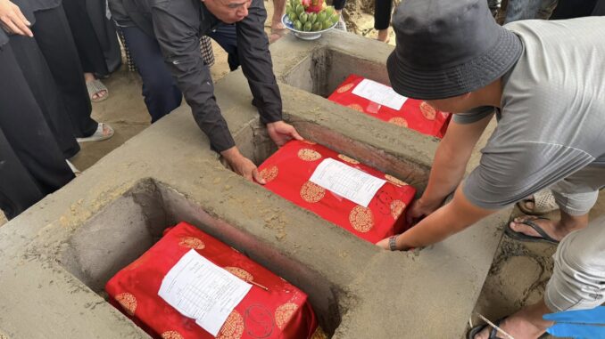 565645319_4051401871787628_7025105648775036269_n-2 Có thể là hình ảnh về một hoặc nhiều người và văn bản