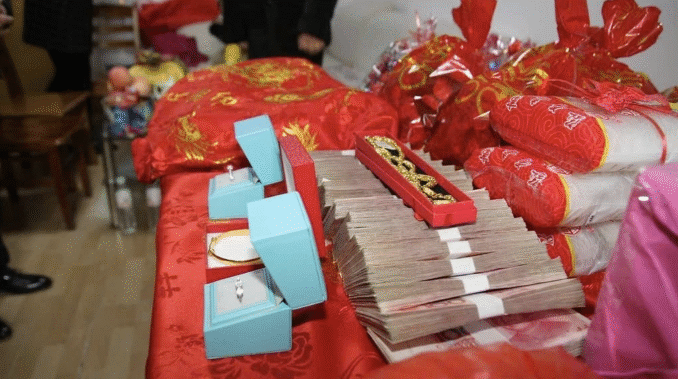 Tiền thách cưới trở thành gánh nặng nhiều đàn ông ở Trung Quốc muốn lấy vợ. Ảnh minh họa: News