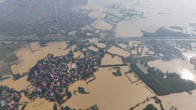 Hà Nội sơ tán 38 . 500 Người dân ứng phó ngập lụt do bão số 11 - Ảnh 2.