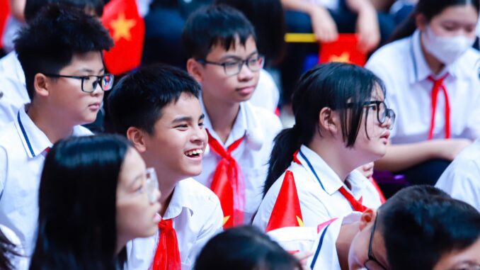 Tiếng Anh sẽ thành môn bắt buộc từ lớp 1- Ảnh 1.