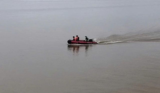 Vụ cha ôm 2 con nhảy cầu: Nỗi đau của người ở lại- Ảnh 1.