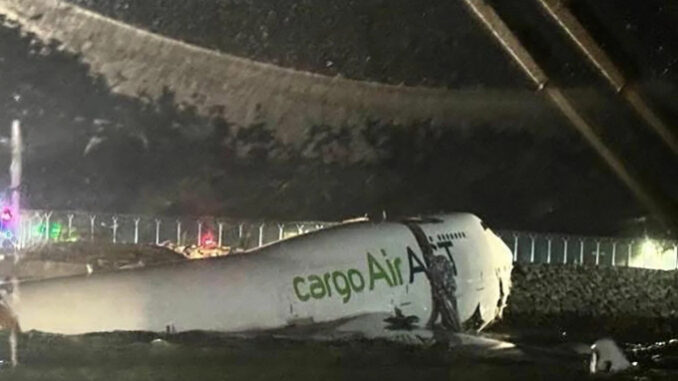 Hiện trường máy bay trên biển. Ảnh: X