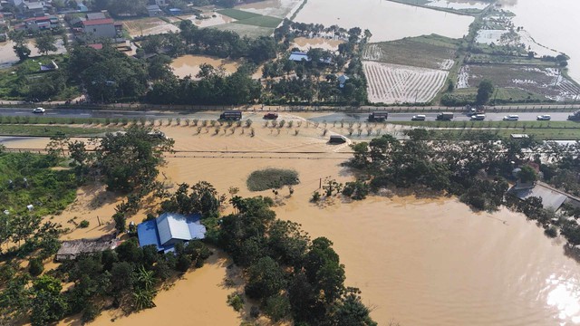 Hà Nội sơ tán 38 . 500 Người dân ứng phó ngập lụt do bão số 11 - Ảnh 3.