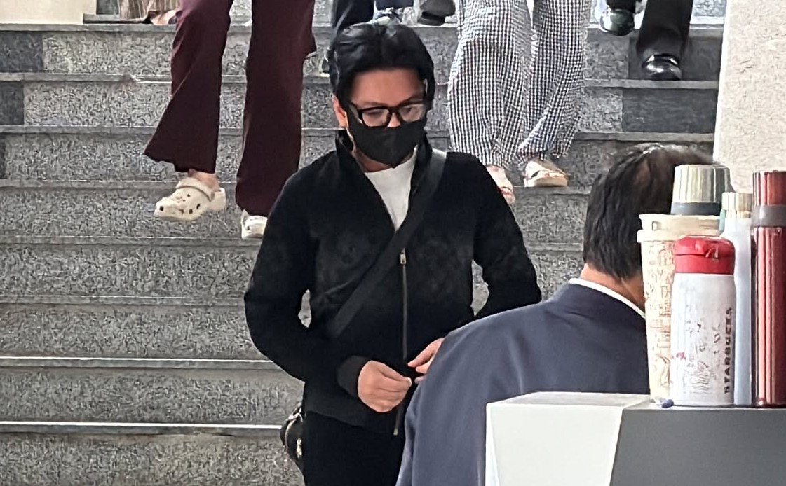 Vụ đánh bạc ở khách sạn Pullman: Ca sĩ Vũ Ngọc Hà xuất hiện tại tòa với tư cách bị cáo- Ảnh 2.