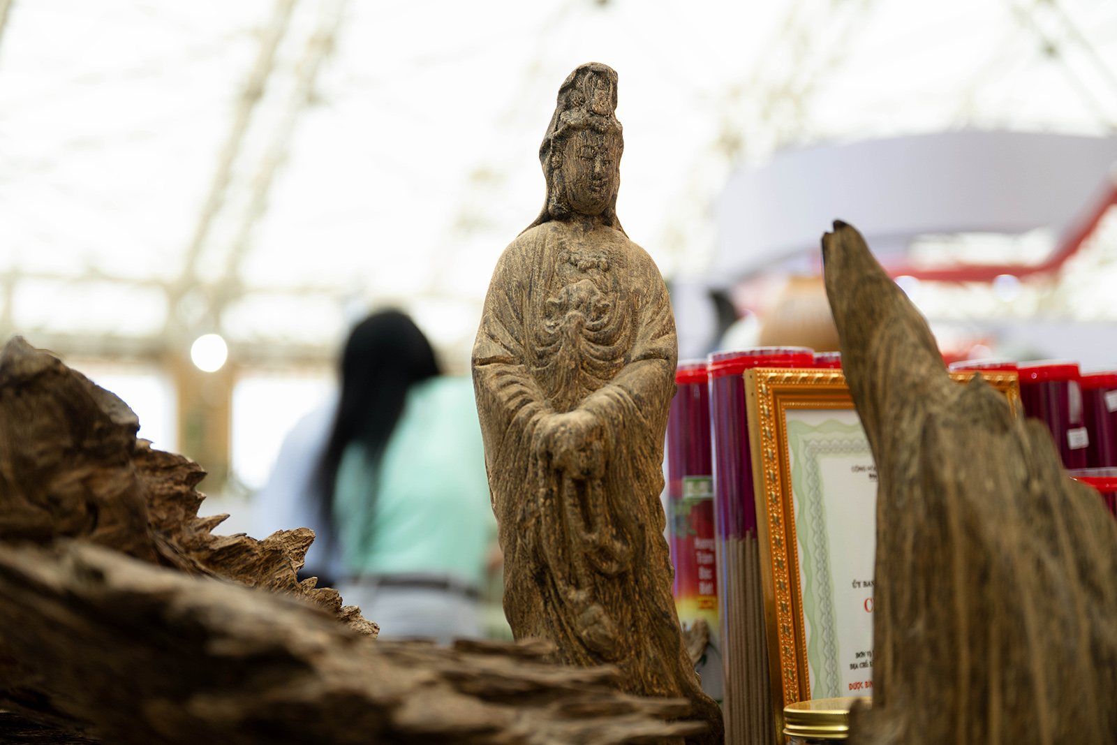 700 triệu đồng cho một "khối gỗ" hình rồng ở Hà Nội: Vì sao chủ nhân không bán?- Ảnh 12. 700 triệu đồng cho một "khối gỗ" hình rồng ở Hà Nội: Vì sao chủ nhân không bán?- Ảnh 12.