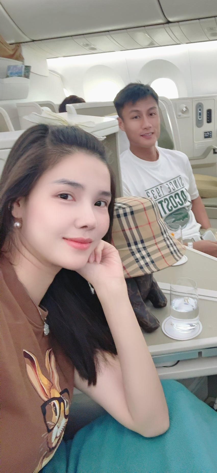 Vợ chồng Mạc Hồng Quân - Kỳ Hân bỗng gọi tên Ly Kute, đọc thẳng từ