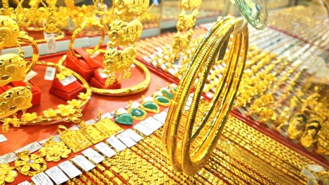 Giá vàng hôm nay (trưa 28-10): Giảm sốc