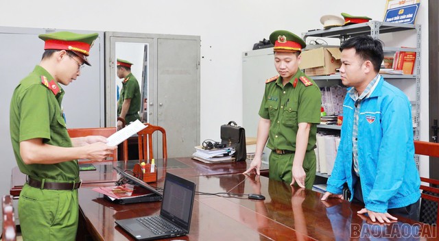 Thi hành lệnh bắt tạm giam thầy giáo Trần Đình Duy- Ảnh 1.