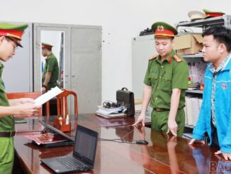 Thi hành lệnh bắt tạm giam thầy giáo Trần Đình Duy- Ảnh 1.