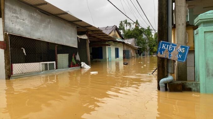 Lũ sông Hương xuống sát báo động 3, hơn 44.500 ngôi nhà ở Huế bị ngập- Ảnh 1.
